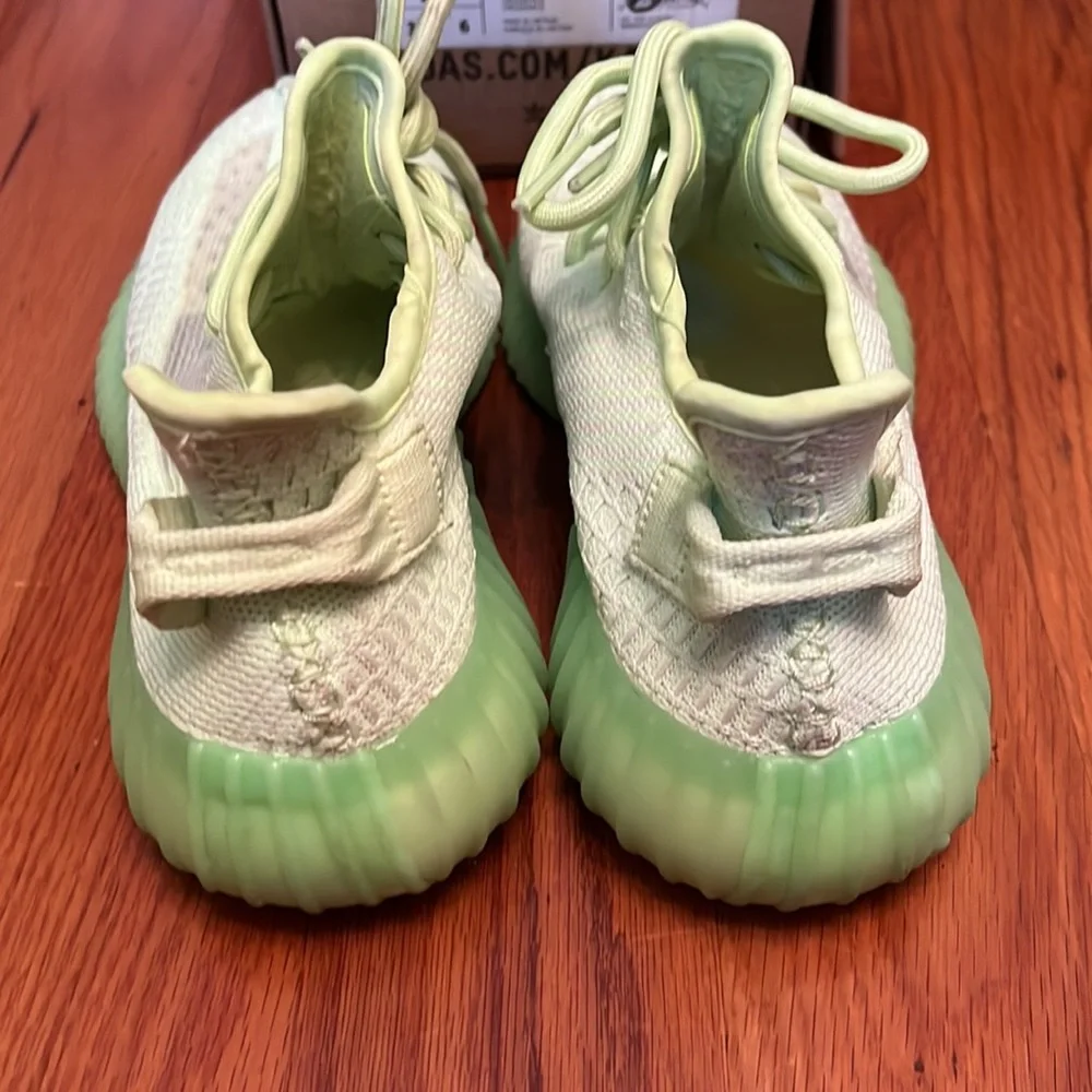 Neon sneakers - Picture 4 of 6